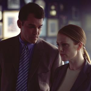 Still of Julianne Moore and Ray Liotta in Hannibal 2001