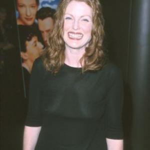 Julianne Moore at event of An Ideal Husband (1999)