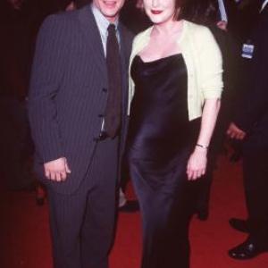 Julianne Moore and Mark Wahlberg at event of Boogie Nights (1997)