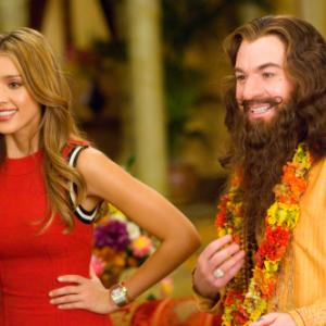 Still of Mike Myers and Jessica Alba in Meiles guru 2008