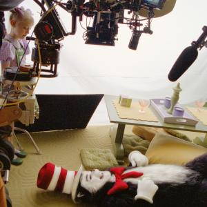 Still of Mike Myers and Dakota Fanning in Dr Seuss The Cat in the Hat 2003