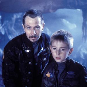 Still of Gary Oldman and Jack Johnson in Lost in Space 1998