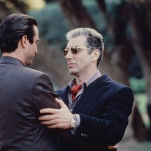 Still of Al Pacino and Andy Garcia in Krikstatevis III (1990)