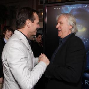 James Cameron and Bill Paxton at event of Isikunijimas 2009