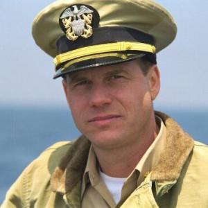 Bill Paxton stars as Lt. Commander Dahlgren.