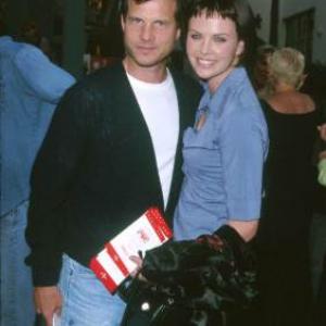 Bill Paxton and Charlize Theron at event of American Pie 1999