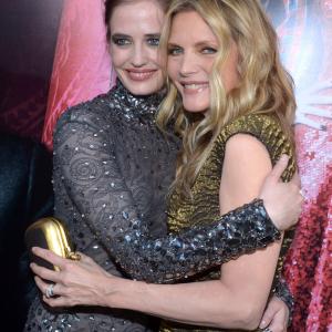 Michelle Pfeiffer and Eva Green at event of Nakties seseliai 2012