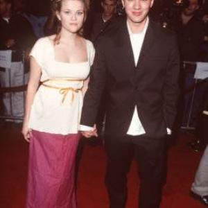 Ryan Phillippe and Reese Witherspoon at event of Lok stok arba sauk 1998