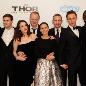 Natalie Portman, Christopher Eccleston, Stellan Skarsgård, Idris Elba, Tom Hiddleston and Chris Hemsworth at event of Toras: Tamsos pasaulis (2013)