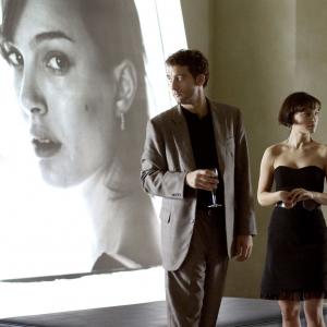 Still of Natalie Portman and Clive Owen in Closer (2004)