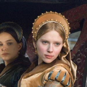 Still of Natalie Portman and Scarlett Johansson in The Other Boleyn Girl 2008