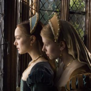 Still of Natalie Portman and Scarlett Johansson in The Other Boleyn Girl 2008