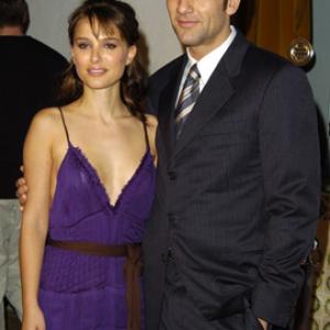 Natalie Portman and Clive Owen at event of Closer (2004)