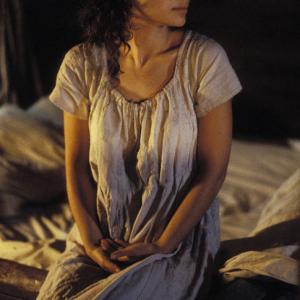 Still of Natalie Portman in Saltasis kalnas (2003)