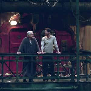 Still of Keanu Reeves and Anthony Zerbe in Matrica: Perkrauta (2003)