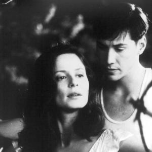 Still of Keanu Reeves and Aitana Sánchez-Gijón in A Walk in the Clouds (1995)