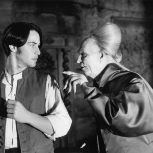 Still of Gary Oldman and Keanu Reeves in Dracula (1992)