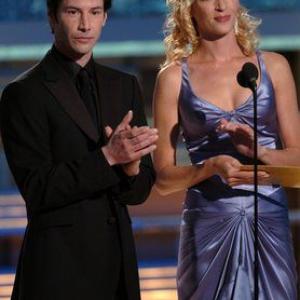 Golden Globe Awards 1252004 Keanu Reeves  Uma Thurman