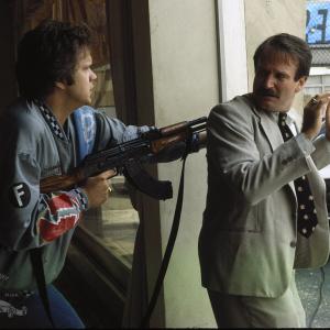 Still of Tim Robbins and Robin Williams in Cadillac Man 1990