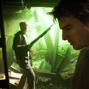 Still of Tom Cruise and Tim Robbins in Pasauliu karas (2005)