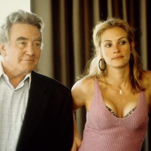 Still of Julia Roberts and Albert Finney in Erin Brockovich (2000)