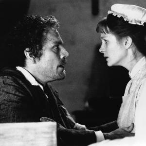 Still of Julia Roberts and John Malkovich in Mary Reilly 1996