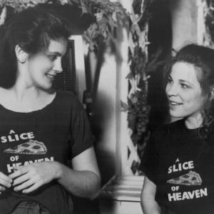 Still of Julia Roberts and Lili Taylor in Mystic Pizza (1988)