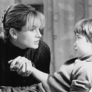 Still of Julia Roberts and Liam Aiken in Stepmom 1998