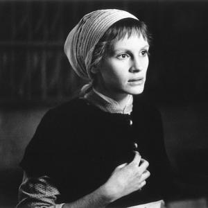 Still of Julia Roberts in Mary Reilly 1996