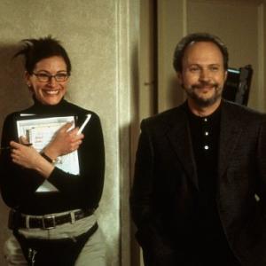 Still of Julia Roberts and Billy Crystal in America's Sweethearts (2001)