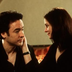 Still of John Cusack and Julia Roberts in Americas Sweethearts 2001