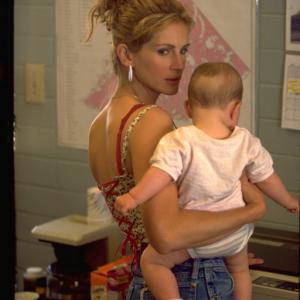 Still of Julia Roberts in Erin Brockovich 2000