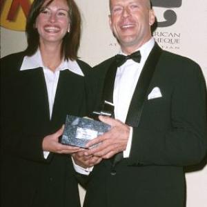 Julia Roberts and Bruce Willis