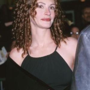 Julia Roberts at event of Erin Brockovich 2000