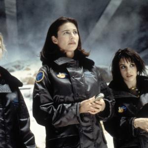 Still of Mimi Rogers, Lacey Chabert and Heather Graham in Lost in Space (1998)