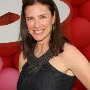 Mimi Rogers at event of Aukstyn (2009)