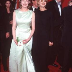 Kim Basinger and Meg Ryan at event of The 70th Annual Academy Awards 1998