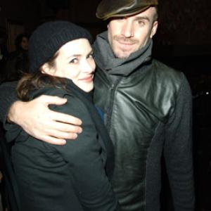 Winona Ryder and Joseph Fiennes at event of The Darwin Awards (2006)