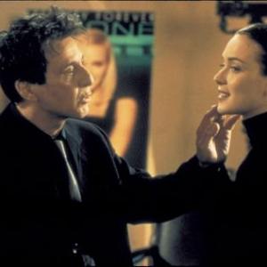 Still of Al Pacino and Winona Ryder in Simona 2002