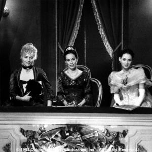 Still of Michelle Pfeiffer, Winona Ryder and Geraldine Chaplin in The Age of Innocence (1993)