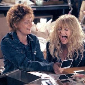 Still of Susan Sarandon and Goldie Hawn in The Banger Sisters 2002