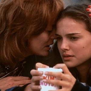 Still of Natalie Portman and Susan Sarandon in Anywhere But Here 1999