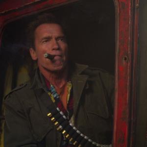 Still of Arnold Schwarzenegger in Nesunaikinami 2 2012