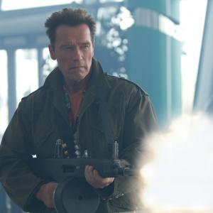 Still of Arnold Schwarzenegger in Nesunaikinami 2 (2012)