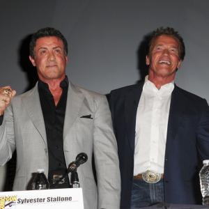 Arnold Schwarzenegger and Sylvester Stallone at event of Nesunaikinami 2 2012