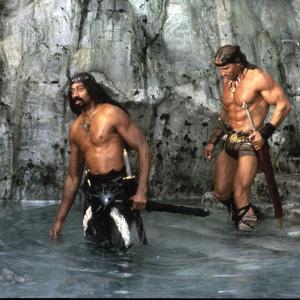 Still of Arnold Schwarzenegger and Wilt Chamberlain in Conan the Destroyer (1984)