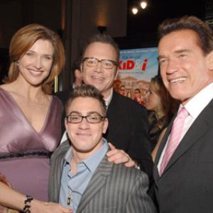 Arnold Schwarzenegger Tom Arnold Brenda Strong and Eric Gores at event of The Kid amp I 2005