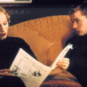 Still of Ryan Phillippe and Kristin Scott Thomas in Gosford Park (2001)