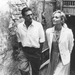 Still of Ralph Fiennes and Kristin Scott Thomas in Anglas ligonis 1996