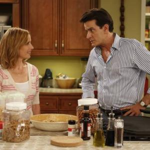 Still of Charlie Sheen Jennifer Goodson and Shawnee Smith in Anger Management 2012